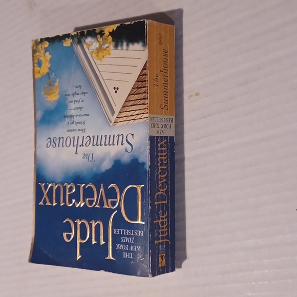 $4 Add-on "The Summerhouse" by Jude Deveraux - Paperback Novel - Picture 3 of 9